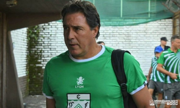 Club Ferro Carril Oeste - Se pone el buzo Jorge Cordon, exjugador de Ferro  y Coordinador de las inferiores del club, asumió la dirección técnica del  plantel profesional hasta el final del