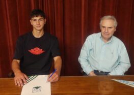 FELIPE OBRADOVICH FIRMÓ SU PRIMER CONTRATO PROFESIONAL