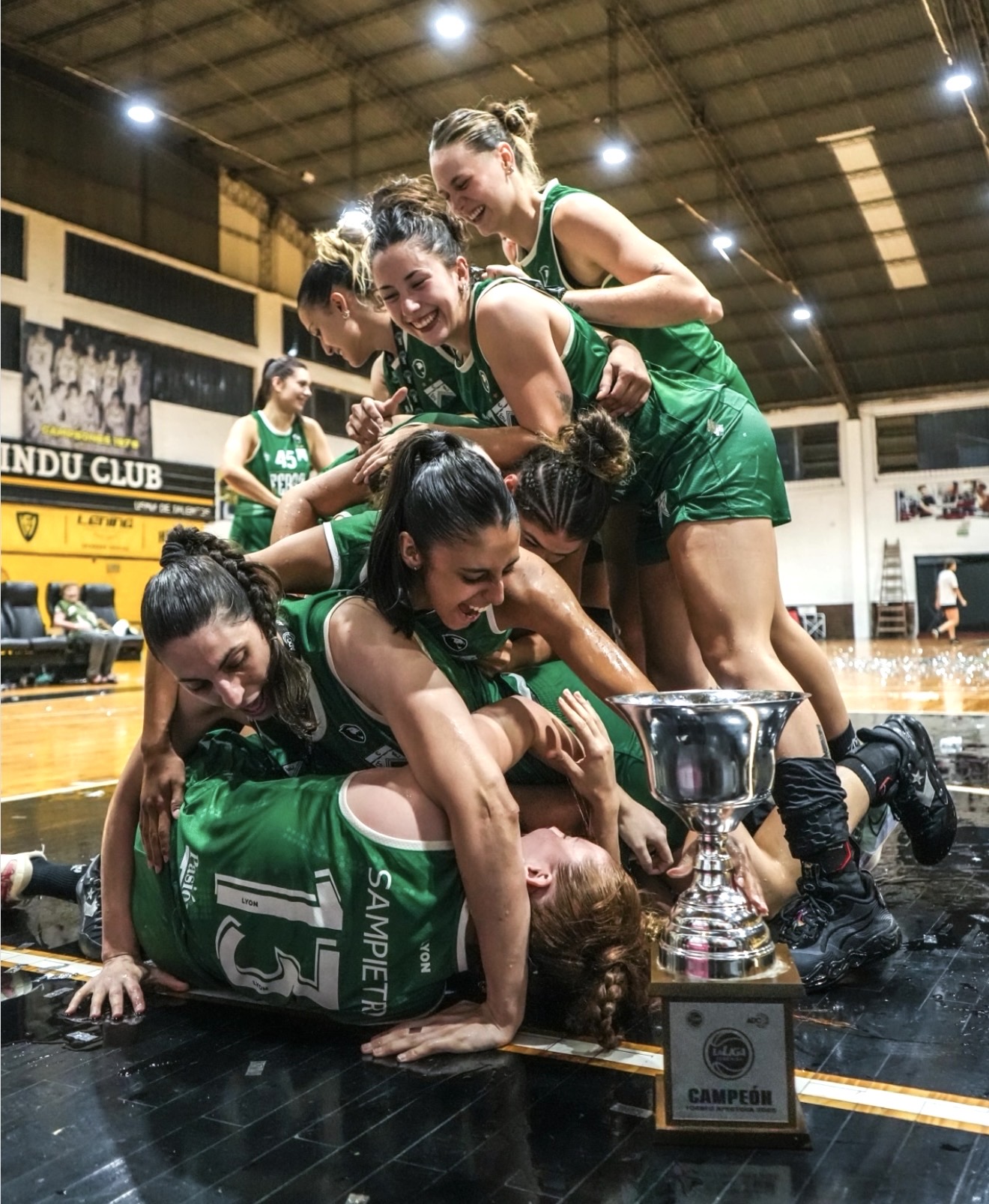 LAS PIBAS, BICAMPEONAS DEL APERTURA