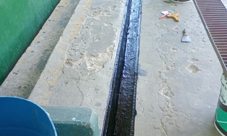 AVANZAN LOS TRABAJOS DE MANTENIMIENTO EN EL GIMNASIO DE GIMNASIA ARTÍSTICA